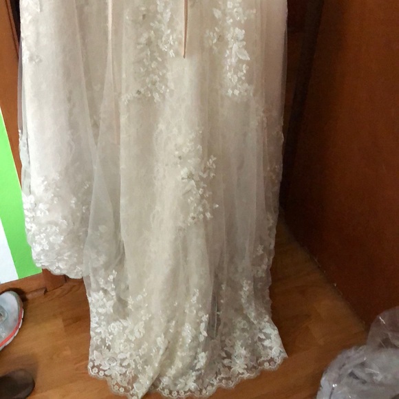Wedding dress - Picture 6 of 6